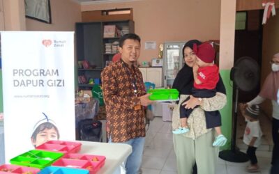 CEGAH STUNTING, RUMAH ZAKAT ADAKAN PELATIHAN PEMBUATAN MAKANAN TAMBAHAN