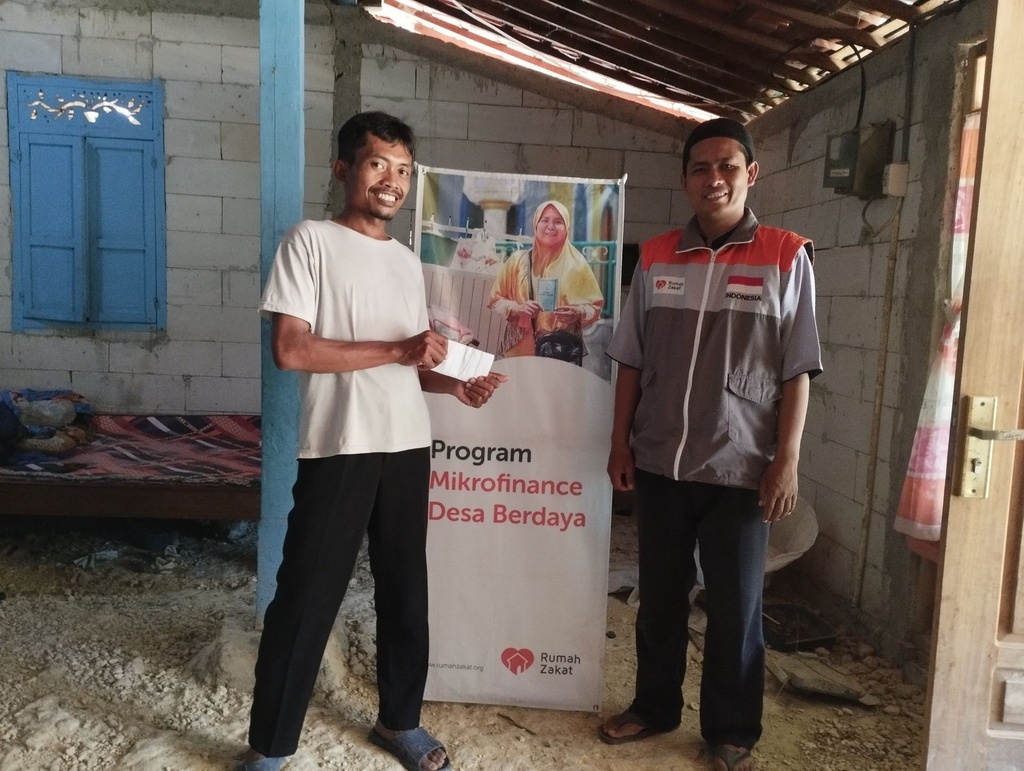 MELALUI BANTUAN MICROFINANCE, RUMAH ZAKAT TERUS BANTU WARGA KEMBANGKAN USAHA