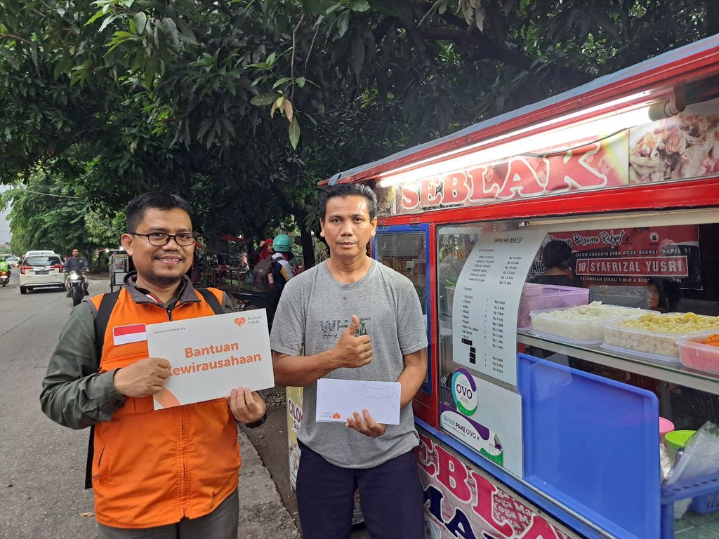 RUMAH ZAKAT SALURKAN BANTUAN MODAL KEPADA 5 PELAKU UMKM DI BEKASI TIMUR