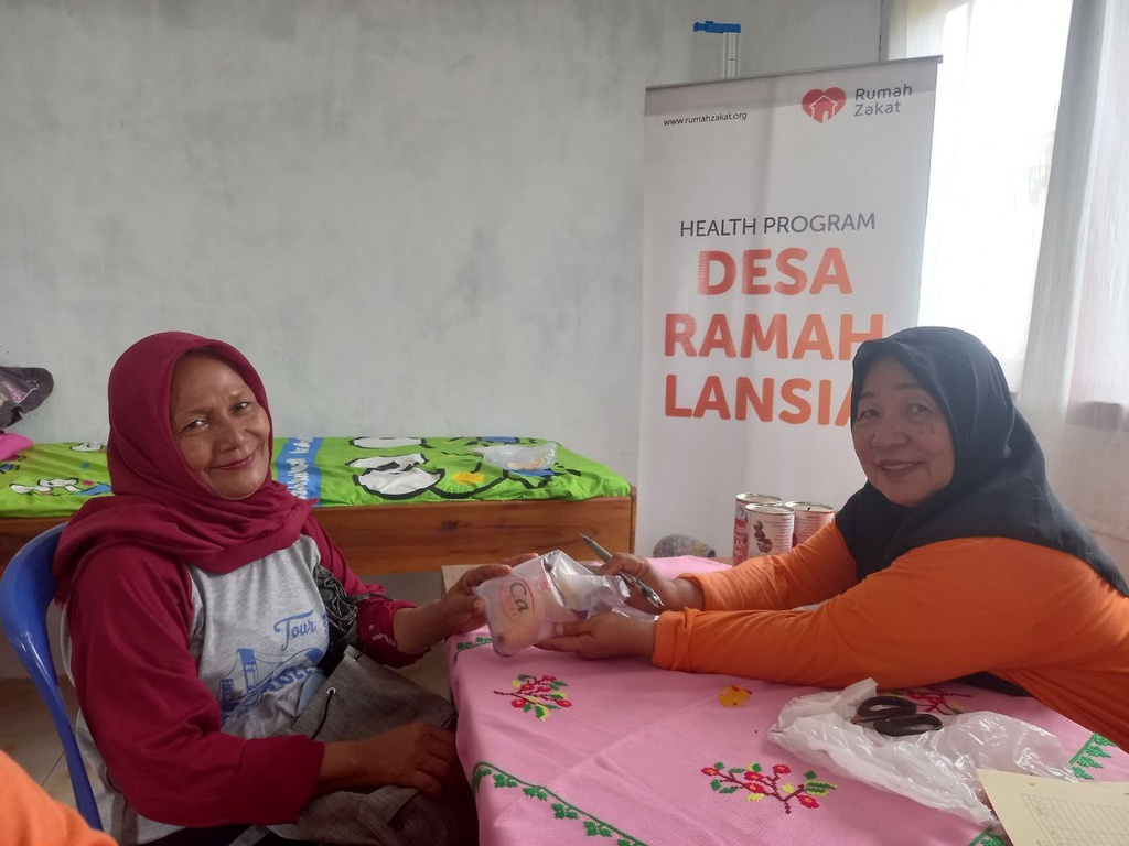 MELALUI RAMAH LANSIA, RUMAH ZAKAT HADIRKAN BERBAGAI LAYANAN KESEHATAN UNTUK LANSIA