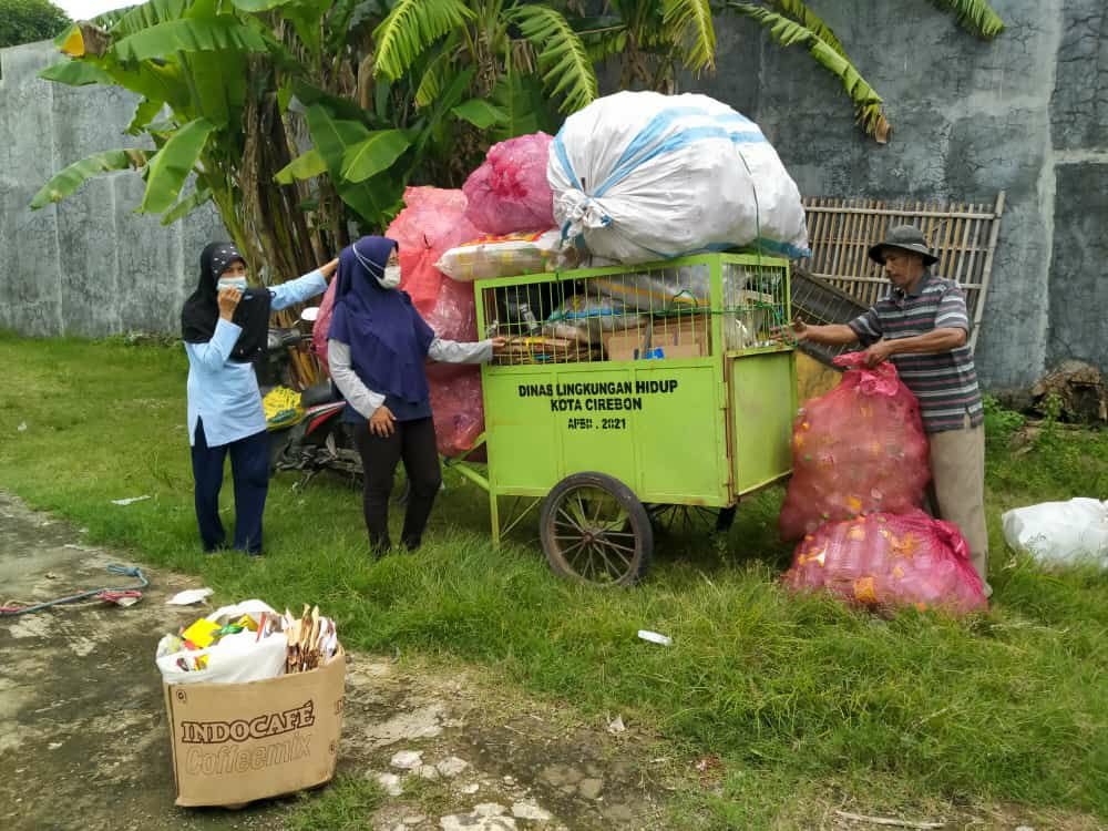 PEDULI LINGKUNGAN, RUMAH ZAKAT TERUS GENCARKAN PROGRAM BANK SAMPAH