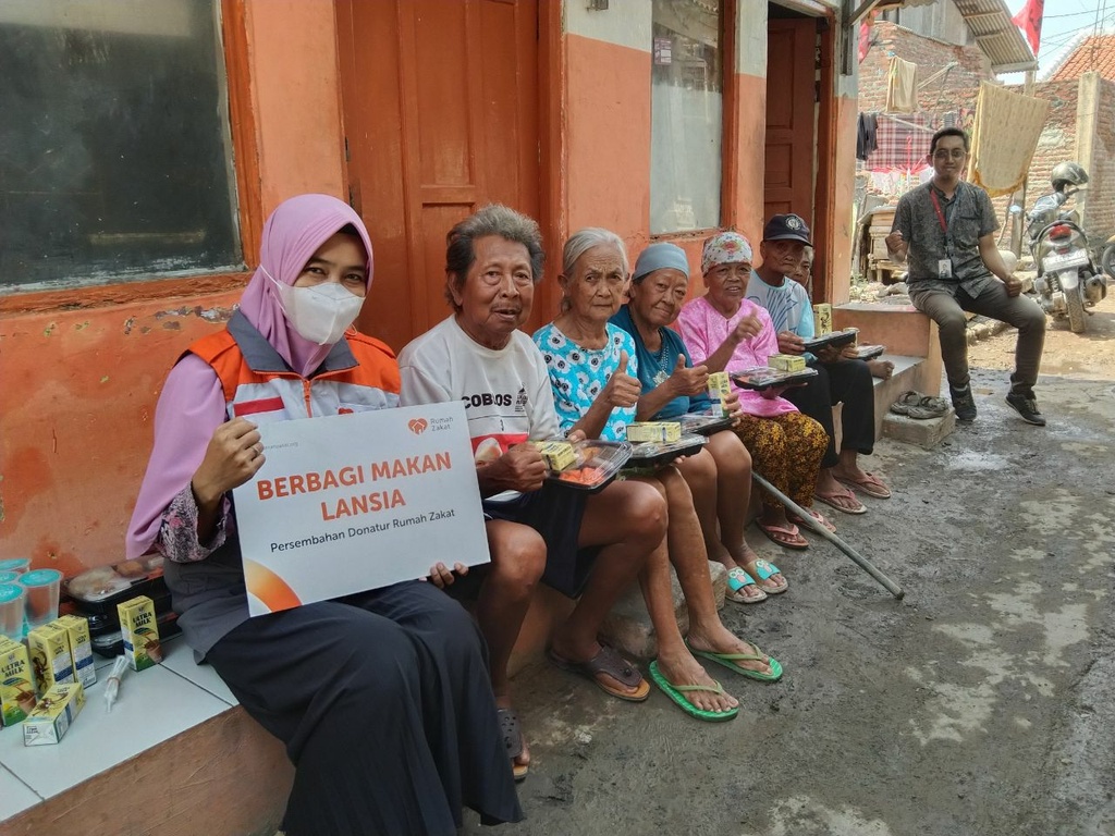 RUMAH ZAKAT BERBAGI MAKANAN UNTUK LANSIA DHUAFA DI RUMAH JOMPO