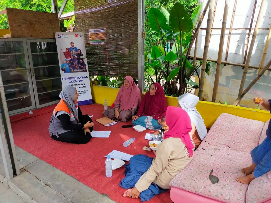 OKE OCE PEDULI BERSAMA RUMAH ZAKAT BERIKAN EDUKASI KEWIRAUSAHAAN BERUPA PELATIHAN GO DIGITAL