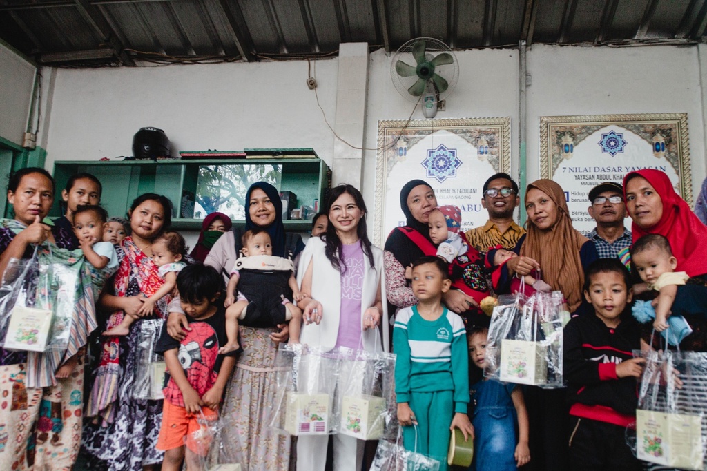 PEDULI GIZI IBU MENYUSUI, PT. ANUGRAH BUNDA SEHAT INDONESIA BERSAMA RUMAH ZAKAT BAGIKAN PAKET SUSU DAN TELUR