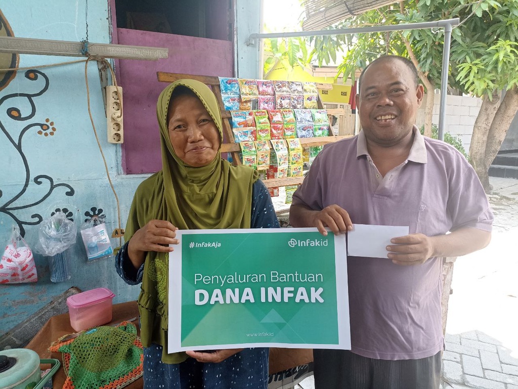BANTU USAHA PAK FATHUR SEMAKIN BERKEMBANG, RUMAH ZAKAT SALURKAN BANTUAN MODAL