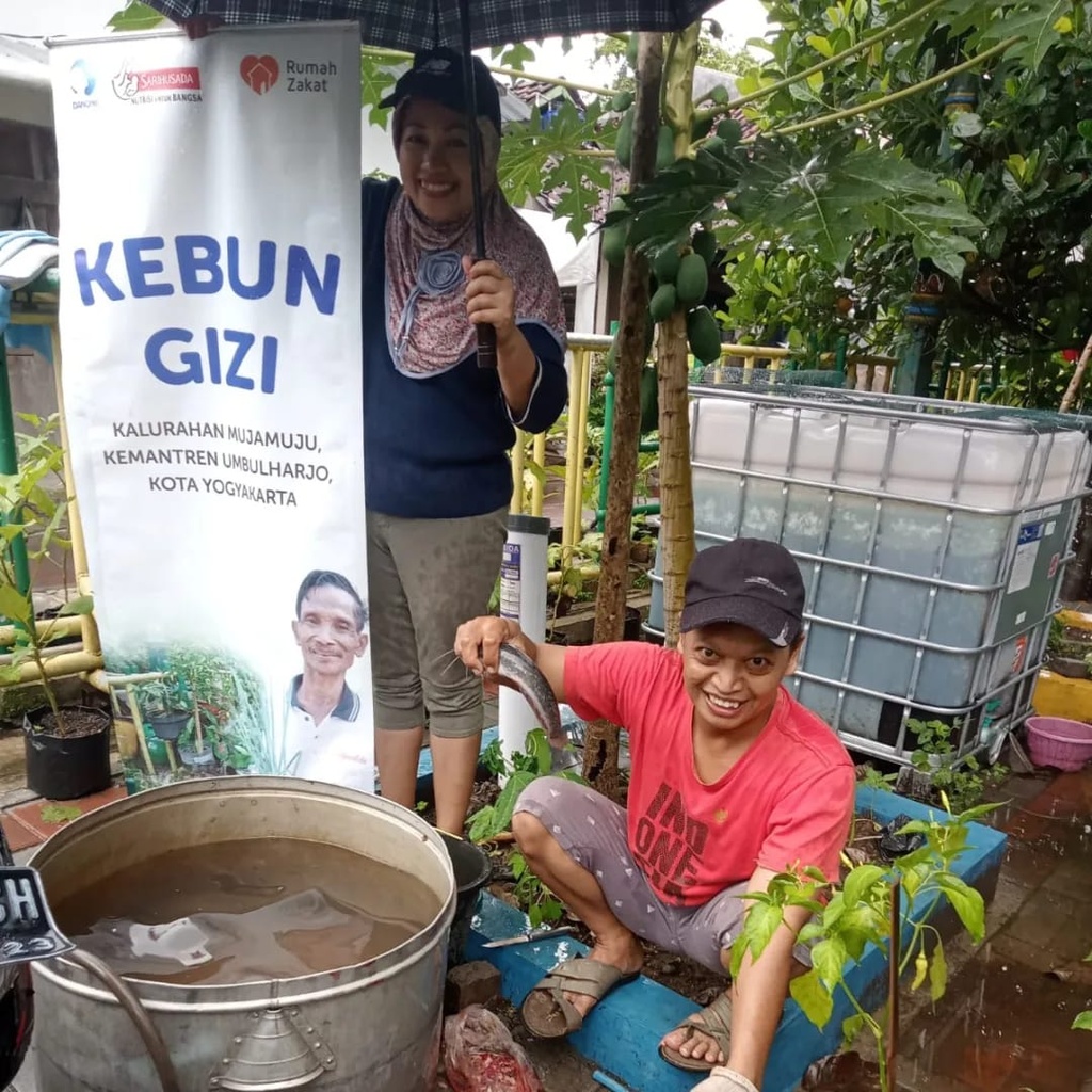 PANEN LELE PERDANA PROGRAM KEBUN GIZI DARI PT SARIHUSADA GENERASI MAHARDHIKA