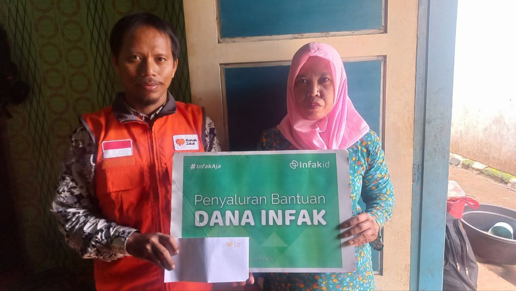 MELALUI DANA INFAK, RUMAH ZAKAT UPAYAKAN PENGEMBANGAN USAHA TEH IKOH