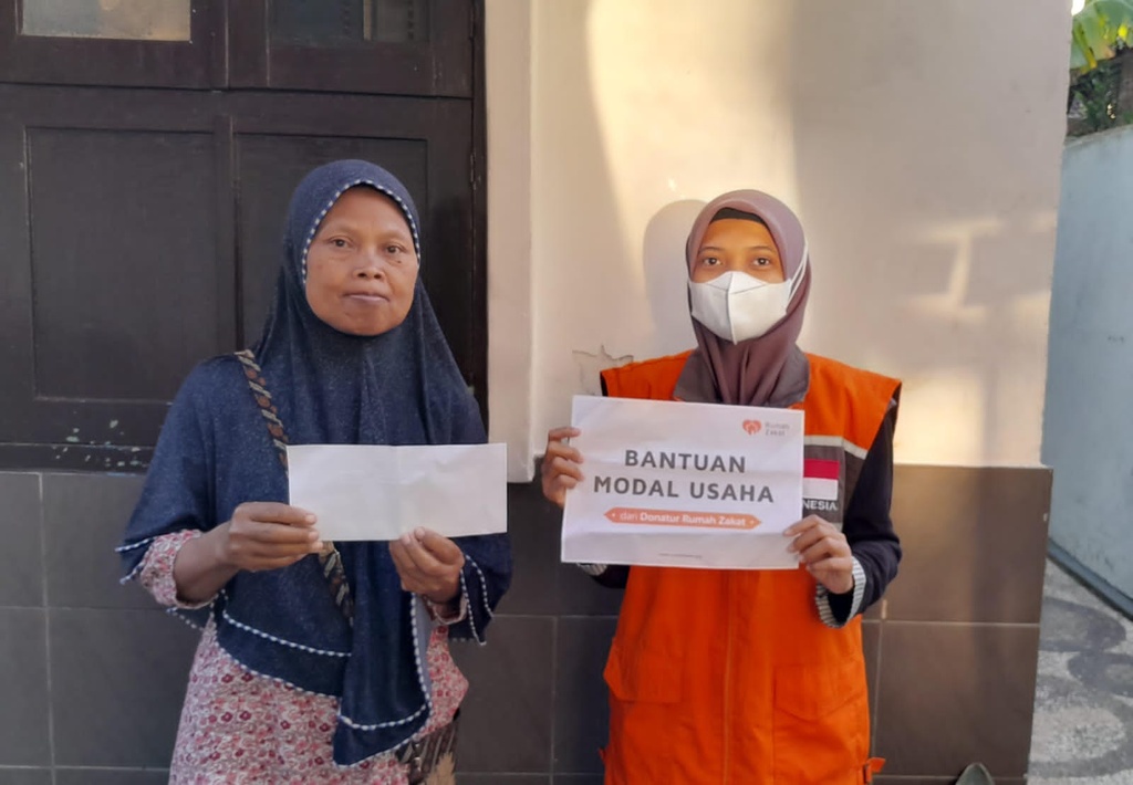 BANTU IBU KARTINI LEBIH BERDAYA, RUMAH ZAKAT SALURKAN BANTUAN MODAL