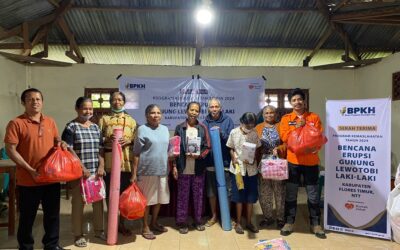 RELAWAN RUMAH ZAKAT SALURKAN BANTUAN UNTUK KORBAN ERUPSI GUNUNG LEWOTOBI LAKI-LAKI, NTT