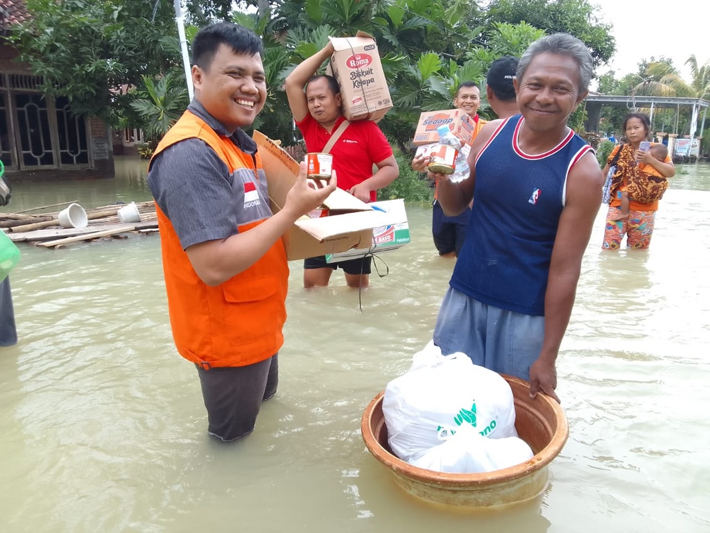 RESPON BANJIR GROBOGAN, RUMAH ZAKAT TERJUNKAN RELAWAN UNTUK SALURKAN BANTUAN