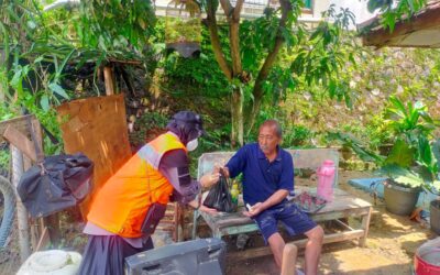 RESPON CEPAT BANJIR SUMEDANG, RUMAH ZAKAT TERJUNKAN RELAWAN UNTUK SALURKAN BANTUAN