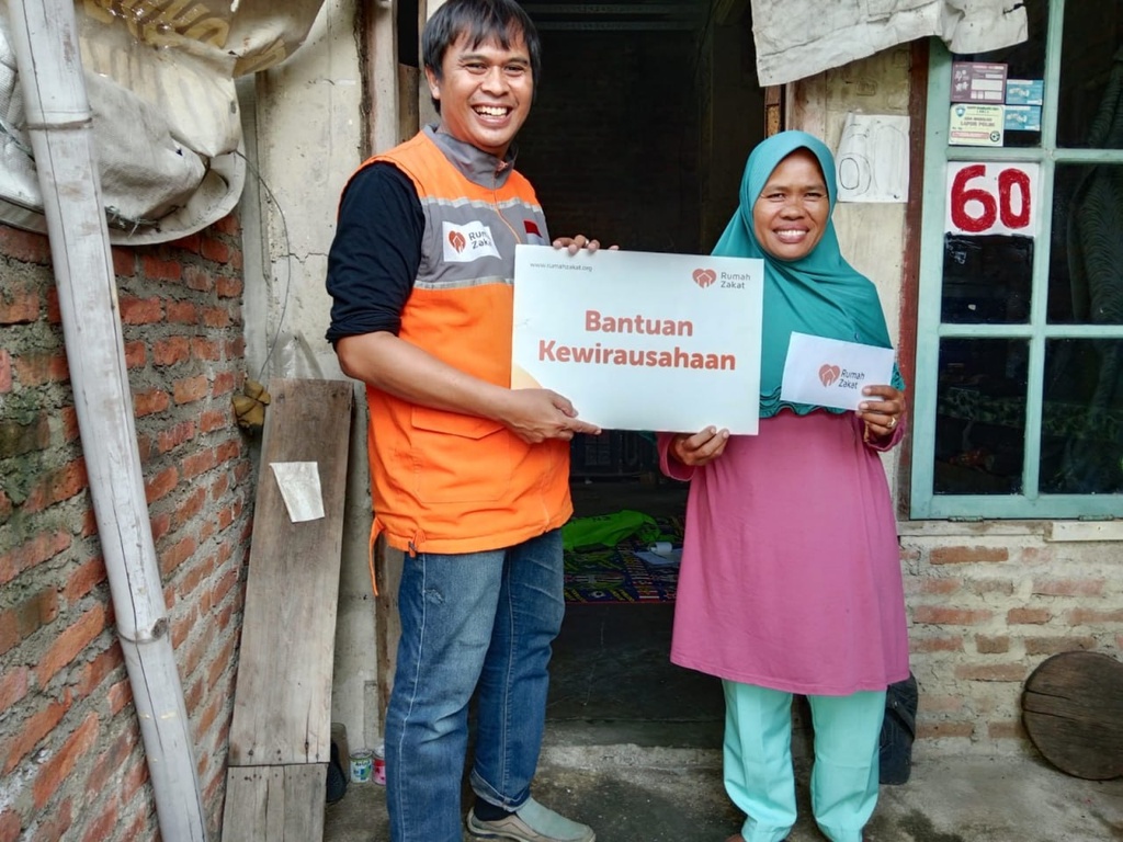 MELALUI BANTUAN MODAL, RUMAH ZAKAT TERUS DORONG WUJUDKAN KEMANDIRIAN EKONOMI MASYARAKAT