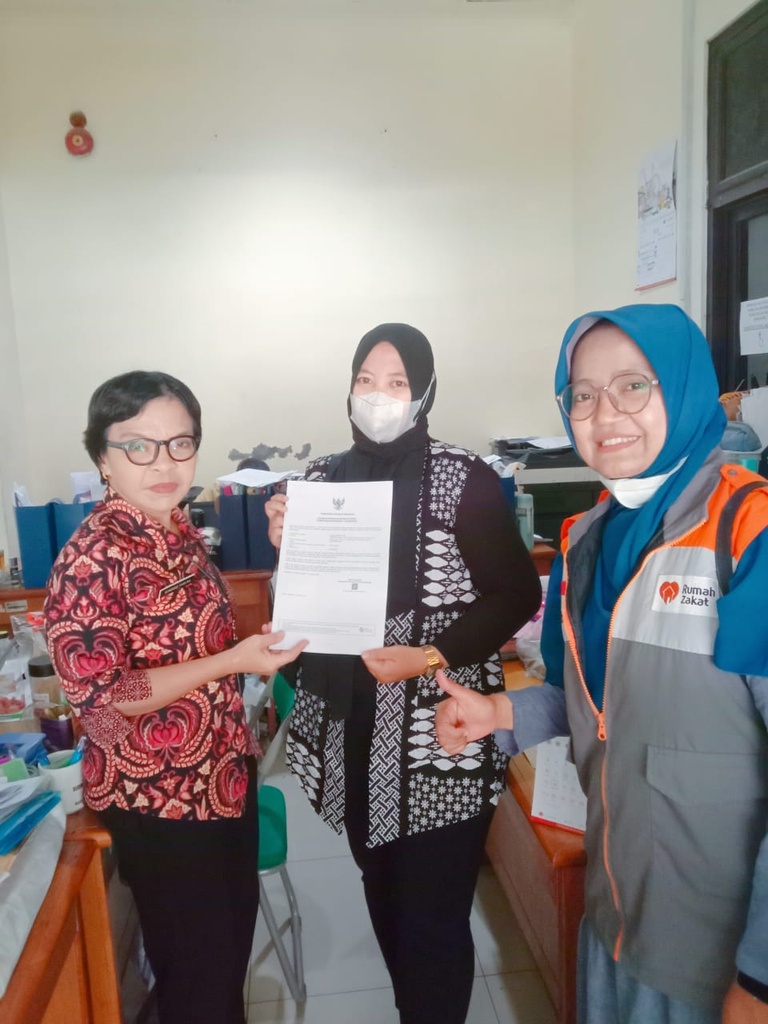 RUMAH ZAKAT TERUS DAMPINGI PENERIMA MANFAAT PROGRAM EKONOMI OKE OCE PEDULI DALAM PENGURUSAN NIB