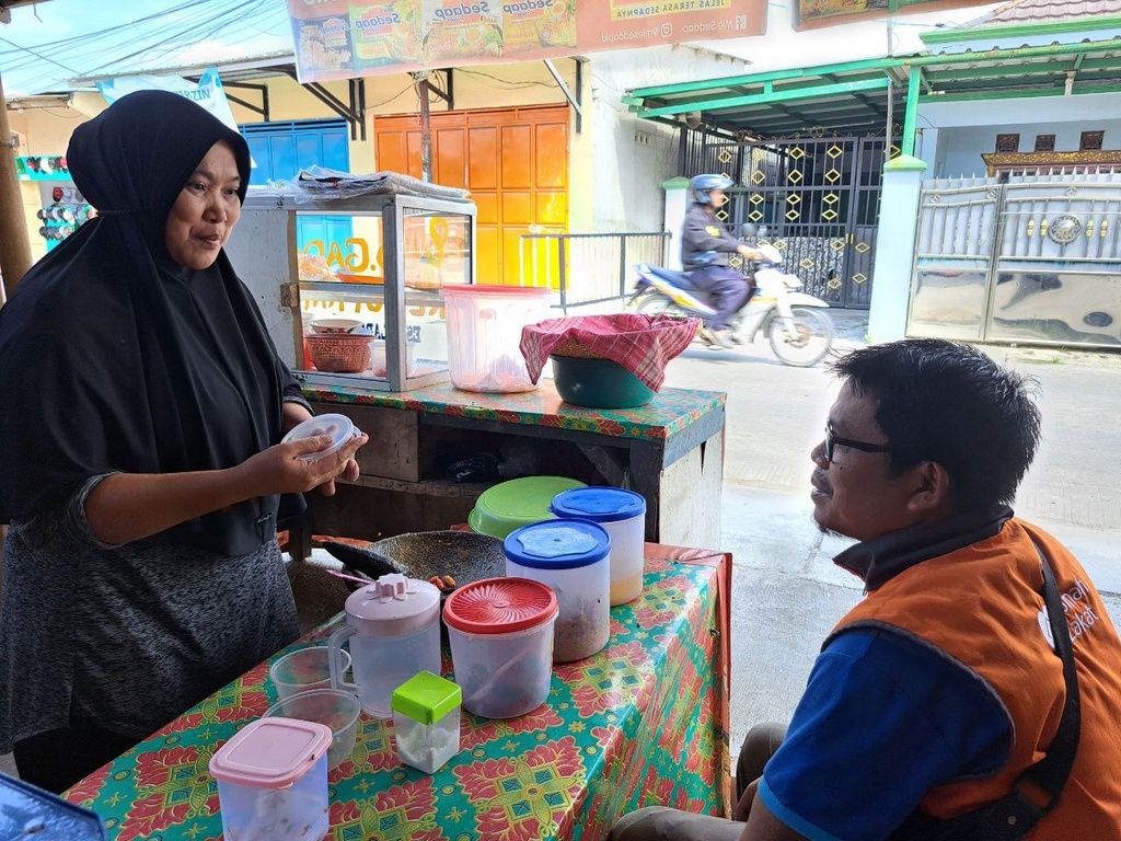 BANTUAN MODAL KEMBALIKAN HARAPAN IBU ULYANA UNTUK MENJALANKAN USAHANYA