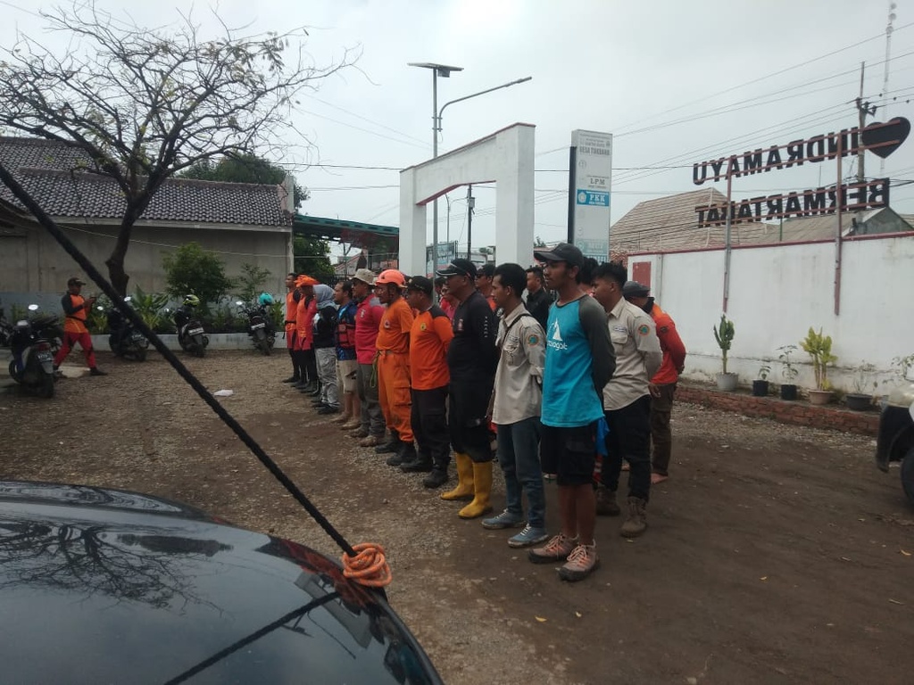 RUMAH ZAKAT DIRIKAN POS SEGAR BAGI RELAWAN PENCARI KORBAN 3 SISWI TENGGELAM DI SUNGAI PANARIKAN