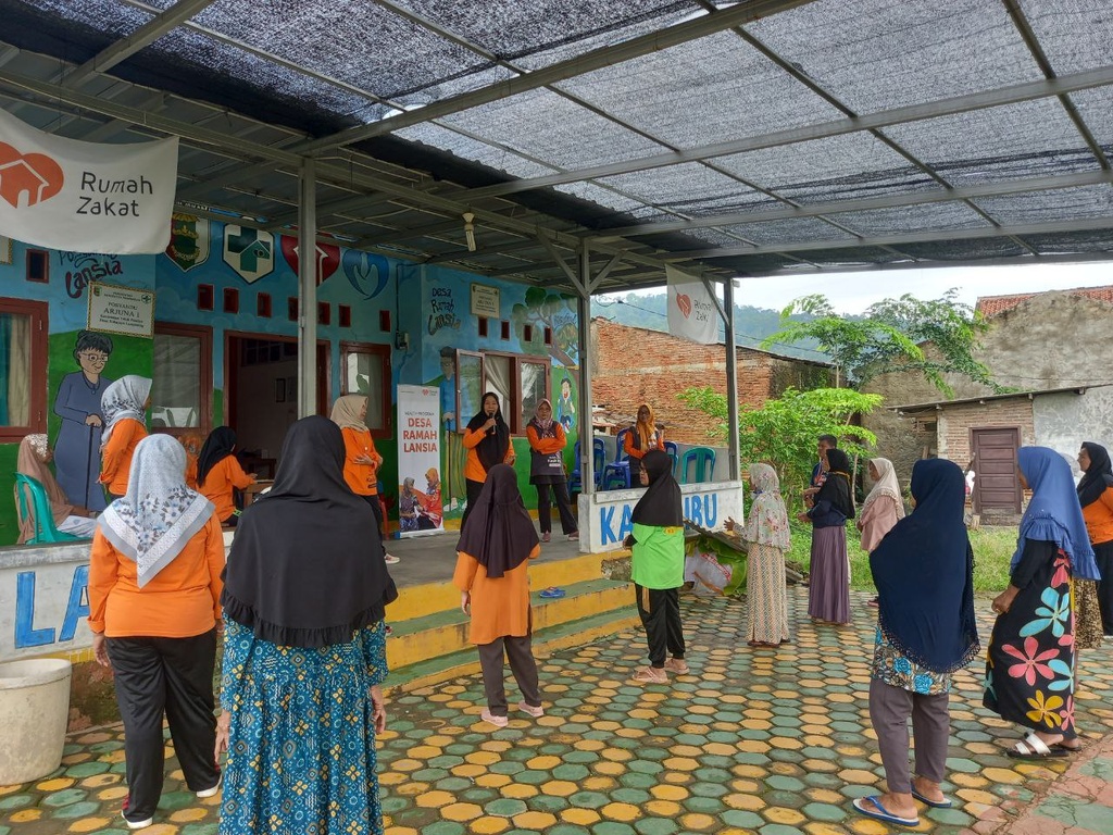JAGA LANSIA TETAP SEHAT, RUMAH ZAKAT ADAKAN SENAM DAN CEK KESEHATAN BAGI LANSIA