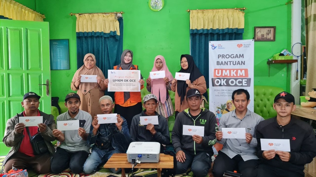OKE OCE PEDULI GANDENG RUMAH ZAKAT SALURKAN BANTUAN KEPADA PELAKU UMKM