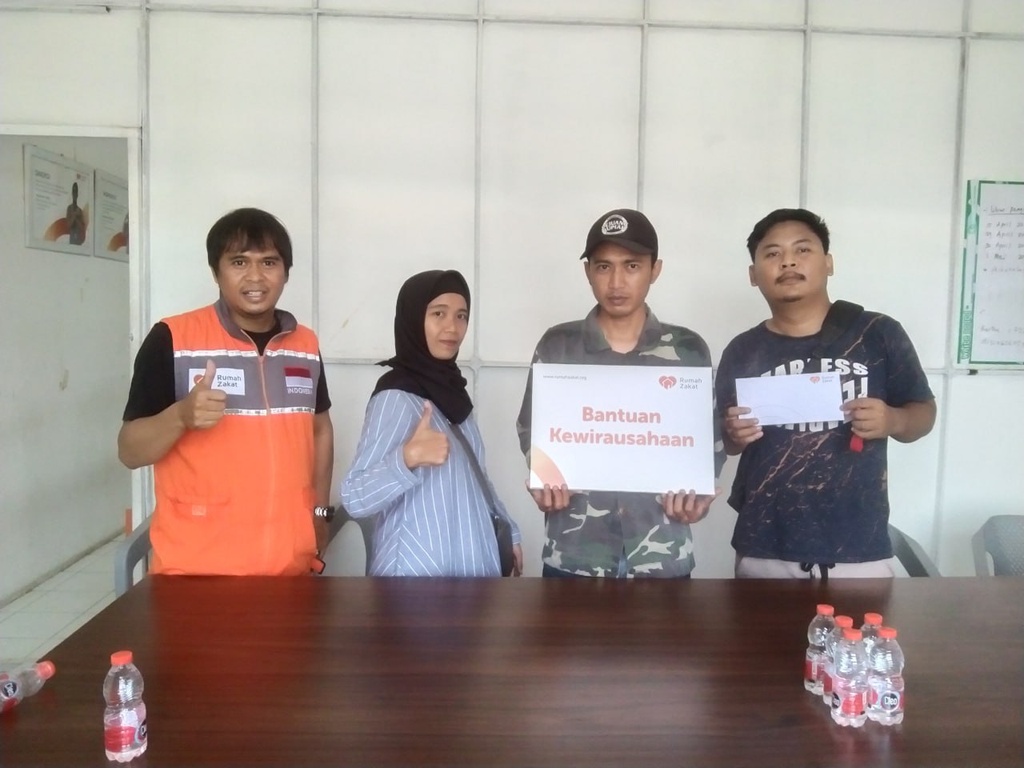 RUMAH ZAKAT SALURKAN BANTUAN MODAL USAHA DAN MONEV PELAKU UMKM DI CIREBON