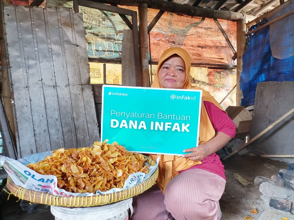 MELALUI DANA INFAQ, RUMAH ZAKAT SALURKAN BANTUAN MODAL UNTUK IBU MARINTEN