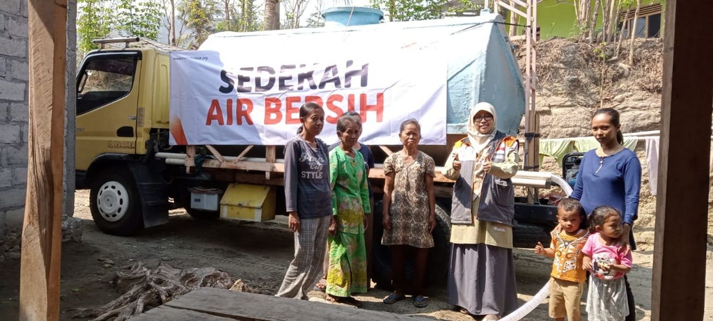 RUMAH ZAKAT SALURKAN 110 RIBU LITER AIR BERSIH UNTUK WARGA TERDAMPAK KEKERINGAN DI GUNUNGKIDUL