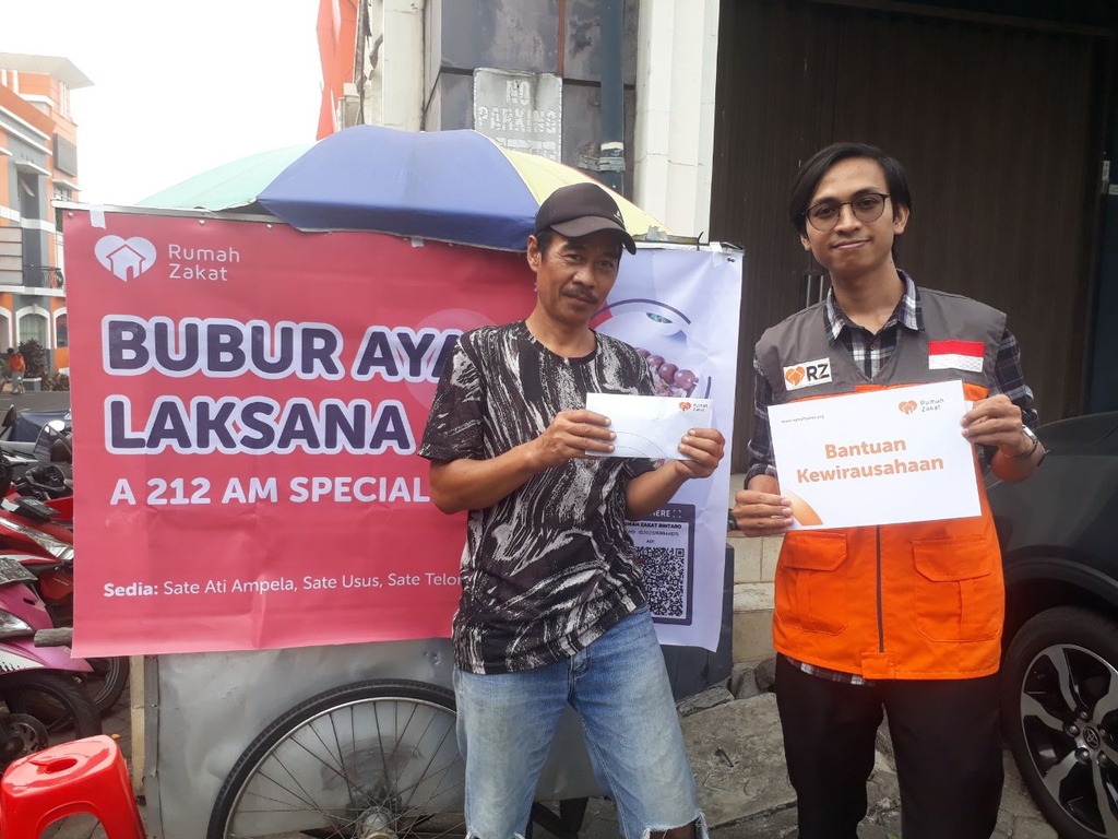 RUMAH ZAKAT SALURKAN BANTUAN KEWIRAUSAHAAN UNTUK KEMBANGKAN USAHA PAK MAHFUD DAN PAK PARNO