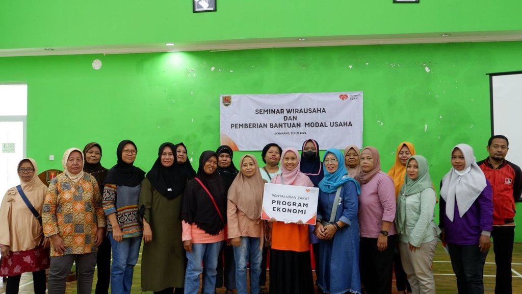 MAKSIMALKAN POTENSI UMKM, RUMAH ZAKAT BERSAMA PEMERINTAH KECAMATAN GAJAH MUNGKUR MENGADAKAN SEMINAR WIRAUSAHA SEKALIGUS PENYALURAN BANTUAN MODAL