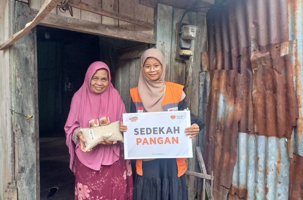 RUMAH ZAKAT DISTRIBUTES FOOD SADAQAH TO HELP UNDER-PROSPEROUS RESIDENTS IN SEBERANG ULU II DISTRICT