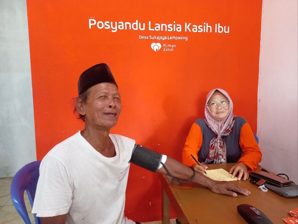 RUMAH ZAKAT HADIKRAN POSYANDU LANSIA UNTUK PASTIKAN KESEHATAN LANSIA TETAP TERJAGA
