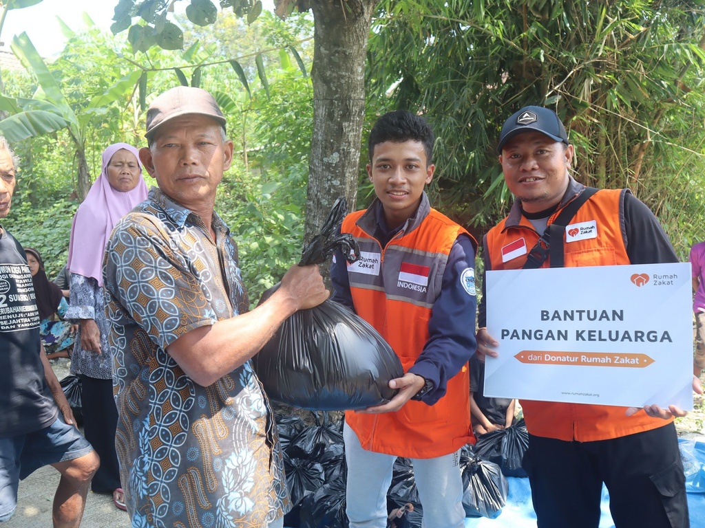 RUMAH ZAKAT SALURKAN SEDEKAH PANGAN UNTUK WARGA DI PELOSOK DESA