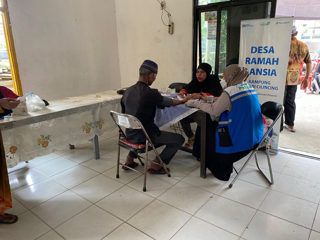 PT PELINDO BERSAMA RUMAH ZAKAT DAN PUSKESMAS KECAMATAN CILINCING MENGGELAR POSYANDU LANSIA