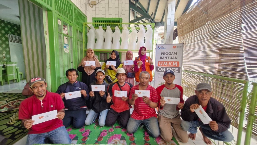 KONSISTEN DUKUNG PERKEMBANGAN UMKM, OKE OCE PEDULI MELALUI RUMAH ZAKAT SALURKAN BANTUAN MODAL