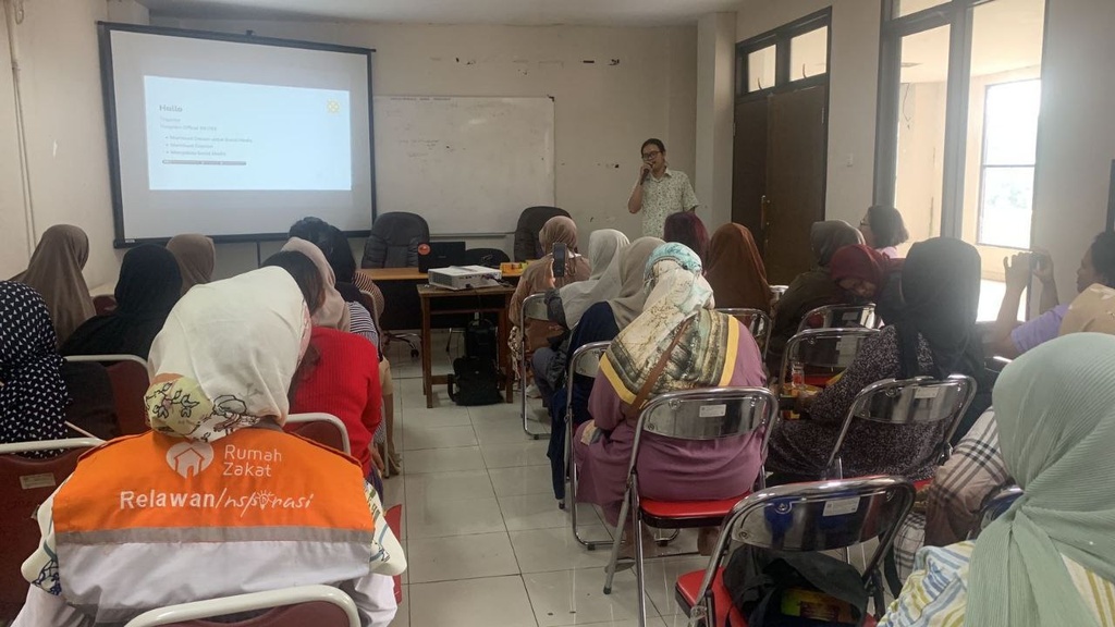 OKE OCE PEDULI BERSAMA RUMAH ZAKAT BERIKAN PELATIHAN DESAIN KEPADA PELAKU UMKM