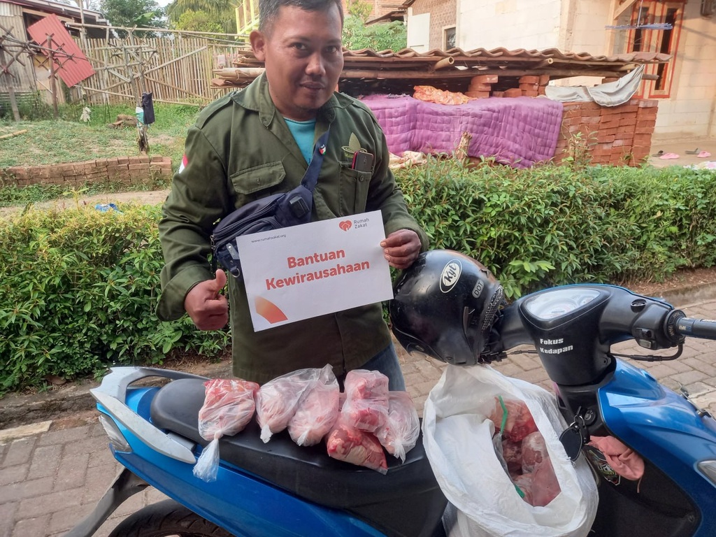 RUMAH ZAKAT SALURKAN BANTUAN MODAL UNTUK BANTU KEMBANGKAN USAHA WARGA