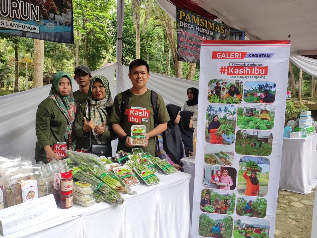 KWT KASIH IBU BINAAN RUMAH ZAKAT PAMERKAN PRODUK PEMBERDAYAAN DALAM KEGIATAN PENILAIAN PELAKSANA TERBAIK BULAN BHAKTI GOTONG ROYONG (BBGRM)