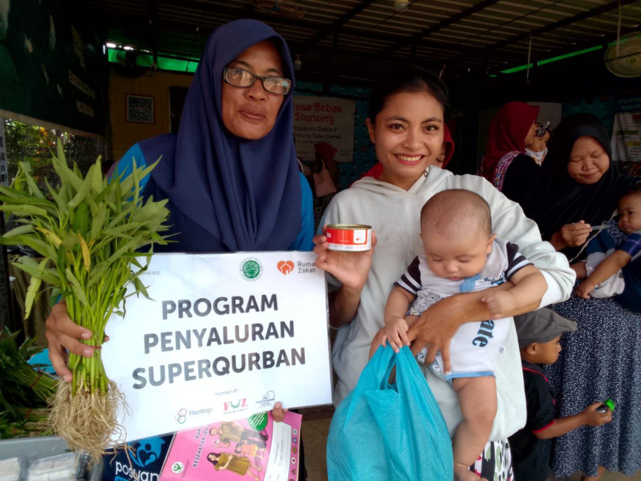 Berbagi Superqurban, Rumah Zakat Cabang Kepri Bahagiakan Para Ibu dan Balita