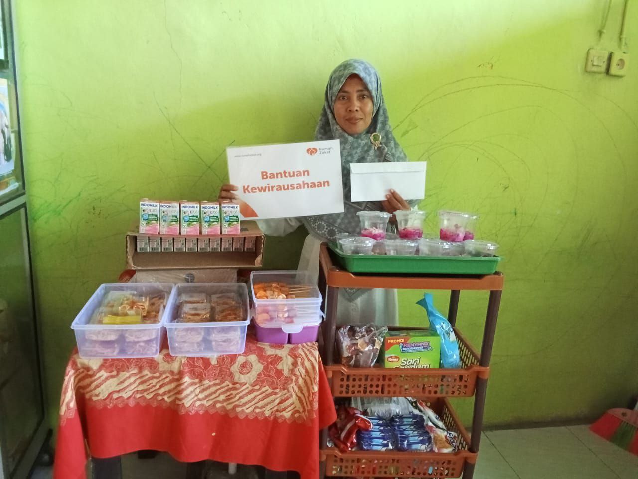 Beri Bantuan Modal Usaha, Rumah Zakat Salurkan Program Kewirausahaan di Desa Jembatan Gantung