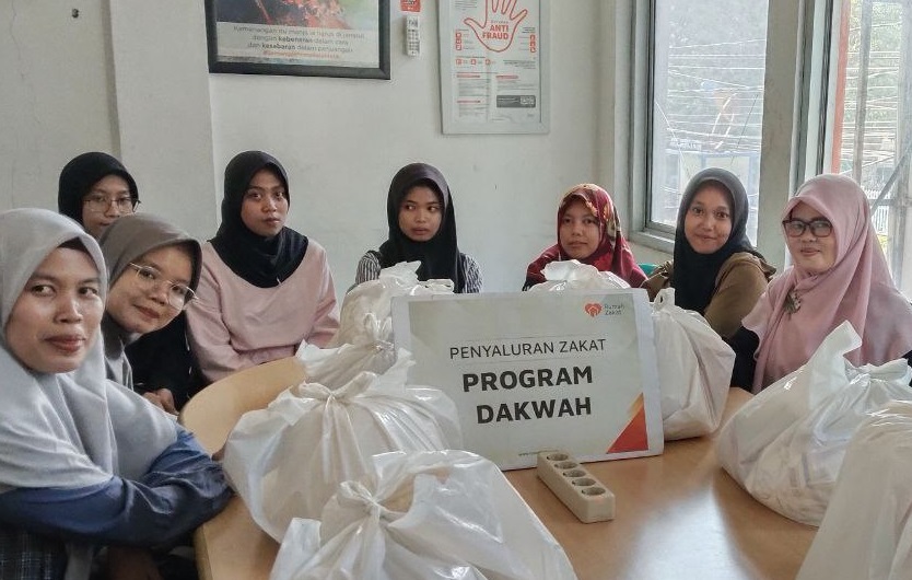 Hadiah Sembako untuk Para Mentor Rumah Zakat Cilegon