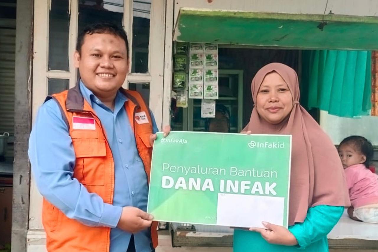 Melalui Dana infak.id, Rumah Zakat Bantu Kembangkan Usaha Ibu Nana