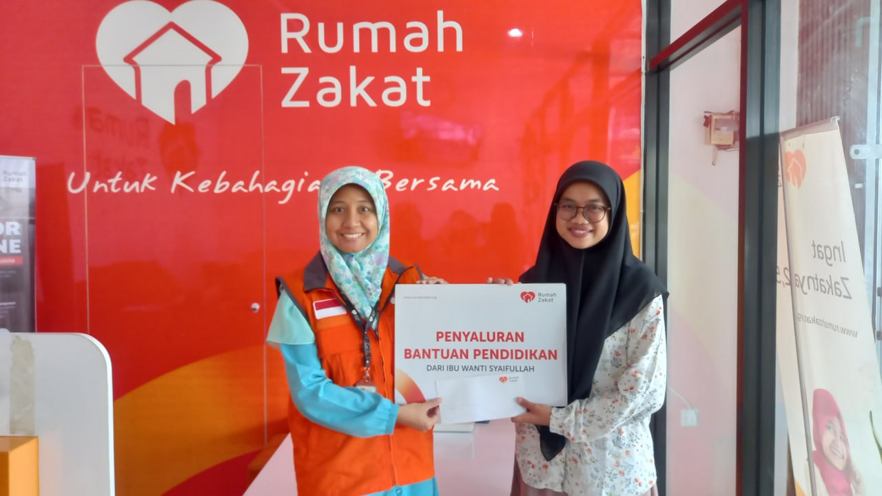 Rumah Zakat Beri Bantuan UKT untuk 7 Mahasiswa di Solo