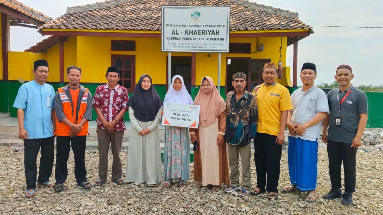 Rumah Zakat Cilegon Bahagiakan Para Guru MI Beri Bantuan Pendidikan