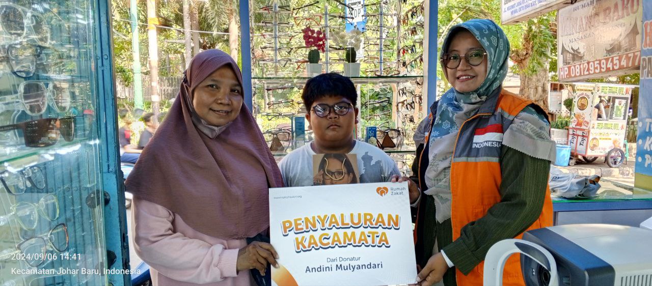 Rumah Zakat Salurkan Bantuan Kacamata untuk Anak Yatim Dhuafa di Jakarta