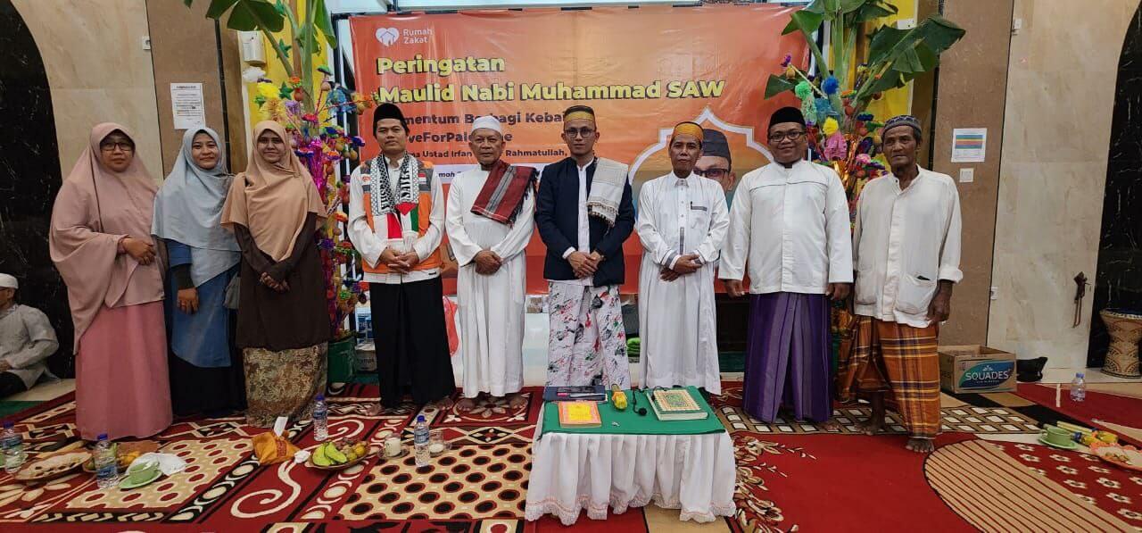 Rumah Zakat dan DKM Masjid As Sholihin Peringati Maulid Nabi dan Galang Dana untuk Palestina