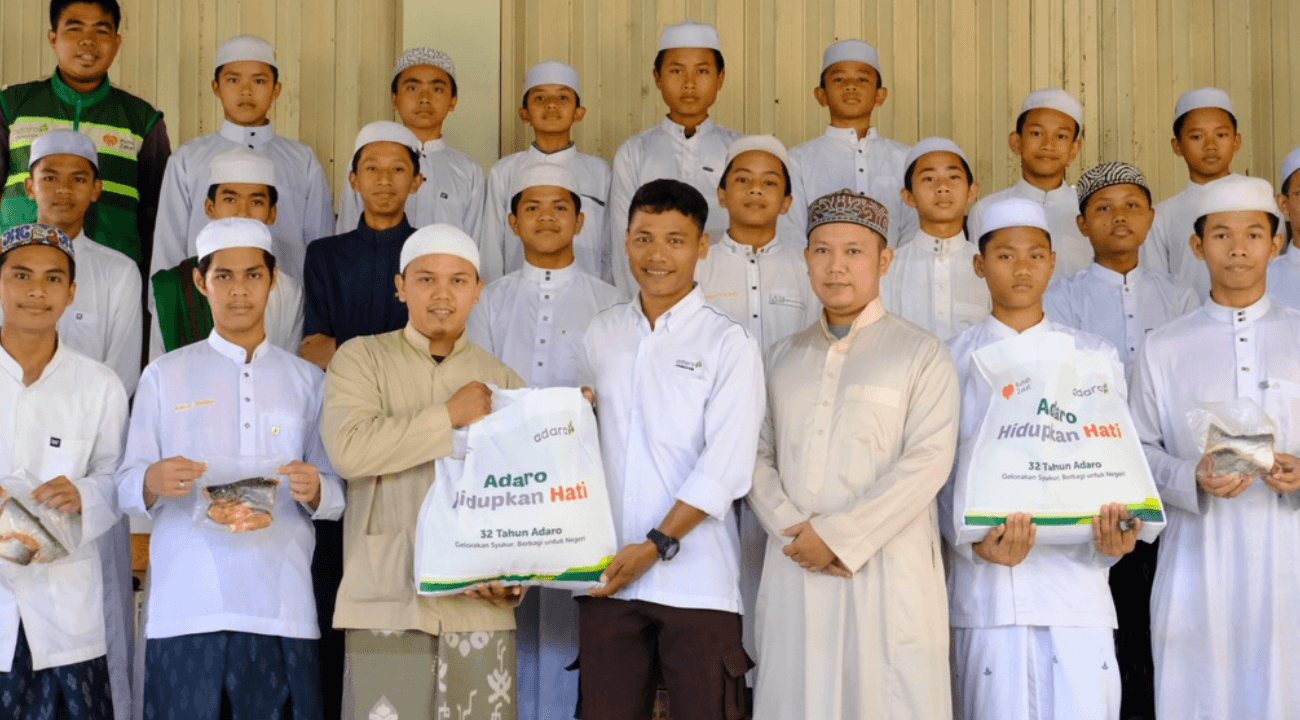 Adaro Hidupkan Hati Berbagi Dengan Pondok Pesantren dan Panti Asuhan di Tabalong, Kalimantan Selatan