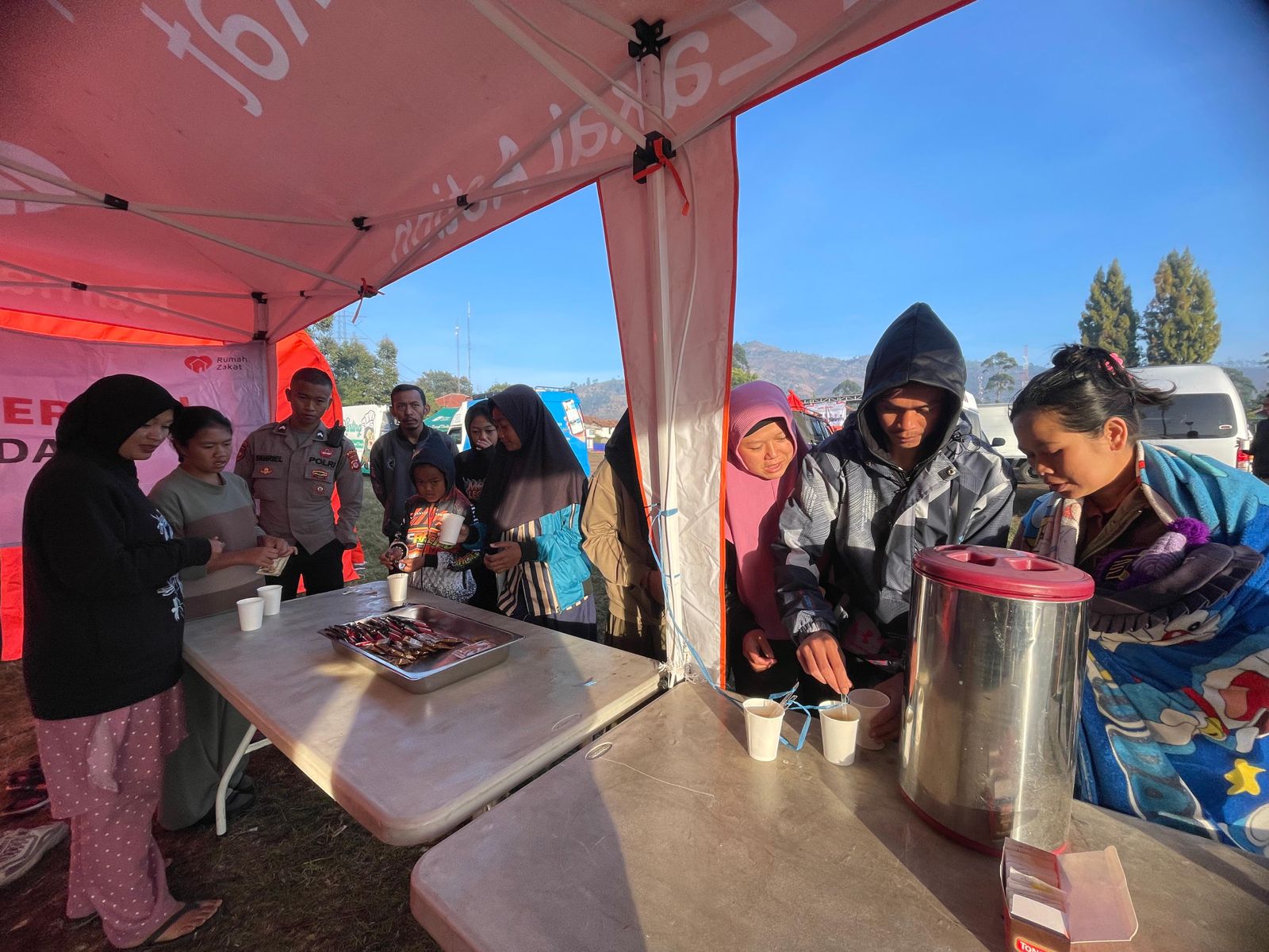 Rumah Zakat Dirikan Pos Hangat untuk Pengungsi Gempa di Kabupaten Bandung
