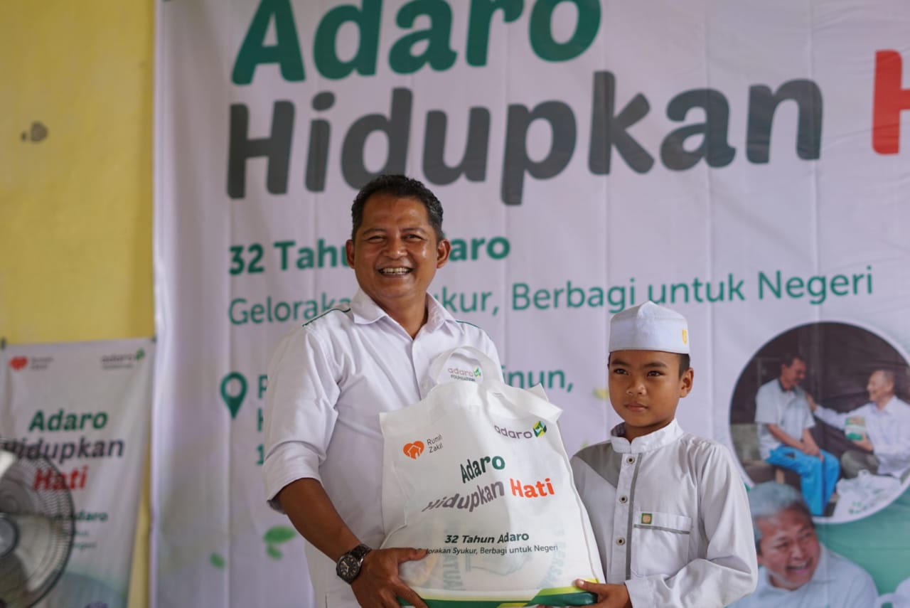 Puluhan Santri Bording School Al Mu’Minum menerima Kado dari PT. Adaro dalam Rangka Ulang Tahun ke 32 Tahun #HidupkanHati