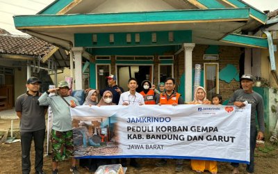 Distribusi Shelter Kit untuk Warga Terdampak Bencana di Desa Cibeureum, Kertasari, Jawa Barat