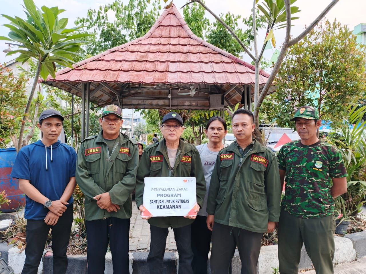 Bahagiakan Para Petugas Keamanan, Rumah Zakat Beri Santunan Apresiasi