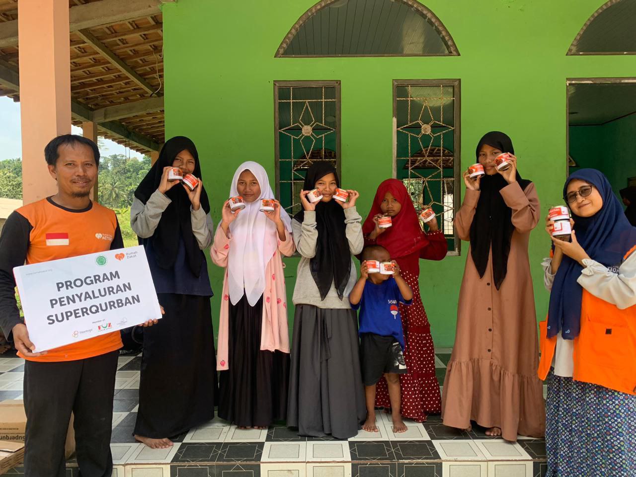 Bantu Suplai Makan Bergizi, Rumah Zakat Salurkan Kornet Superqurban untuk Santri Hayyu Salam