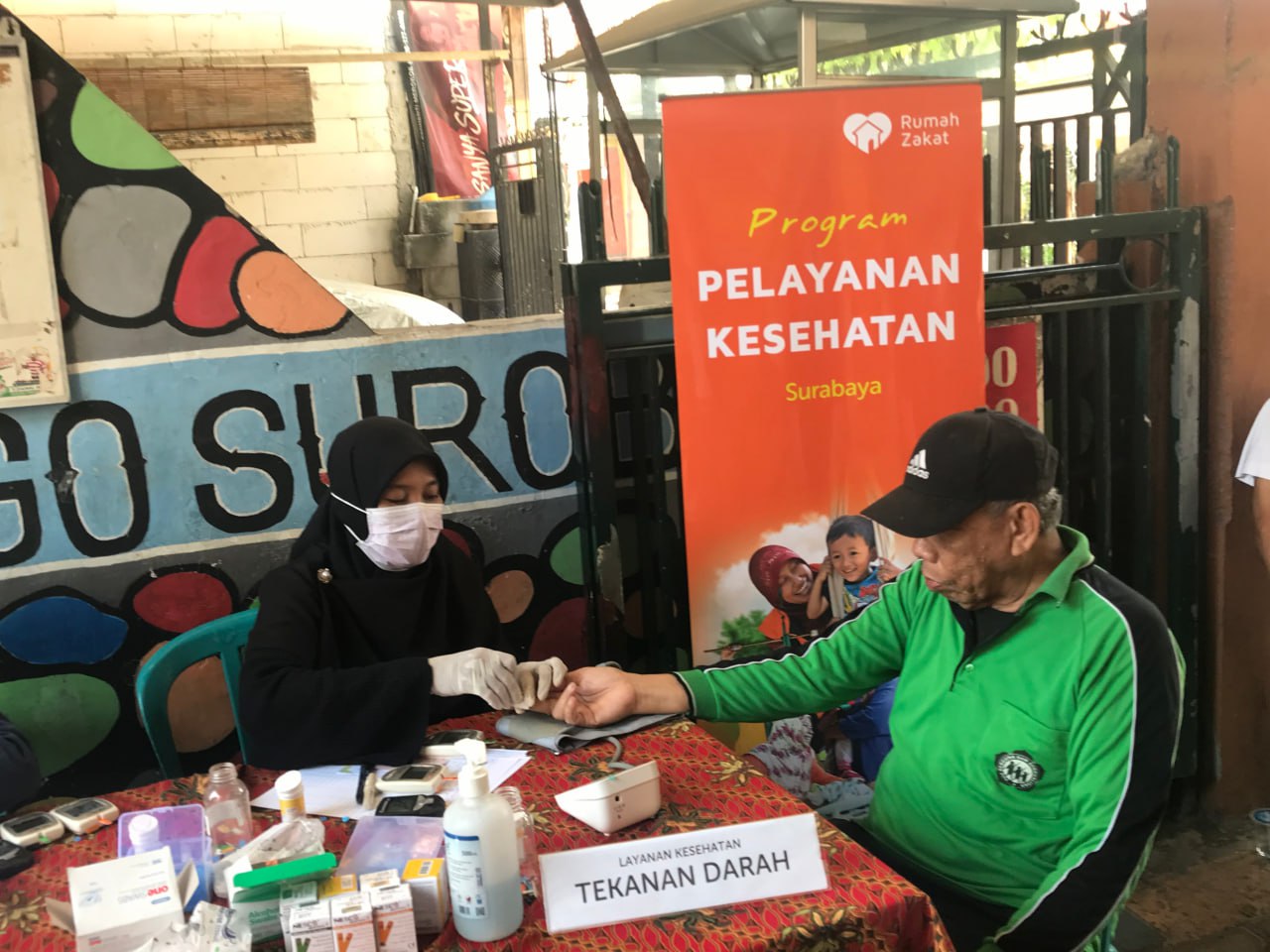 Cegah Penyakit Tidak Menular, Rumah Zakat Bersama Klinik Cita Sehat Surabaya Gelar Pemeriksaan Kesehatan di Bendul Merisi Surabaya