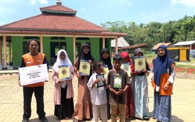 Dukung Pembelajaran Santri Yatim Dhuafa, Rumah Zakat Salurkan Al-Qur’an di Yayasan Hayyu Sallam